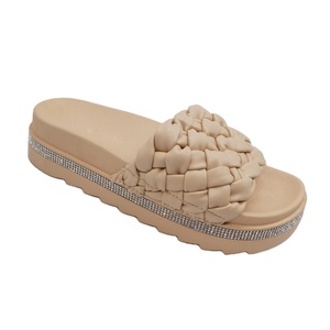 Zapatillas de plataforma gruesa para mujer, sandalias deslizantes de suela suave de PVC, con diamantes brillantes, para la parte superior de la playa, para verano - Product Image 4