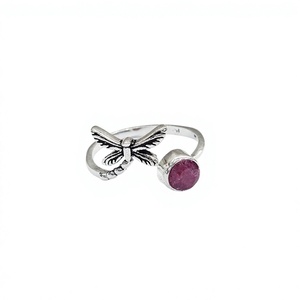 Anillo de Plata de Ley 925 Hecho a Mano con Rubí Redondo y Patrón de Libélula, Joyería Ajustable de Diseño, Venta al Por Mayor - Product Image 1