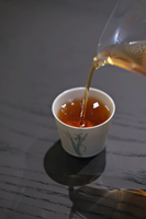 Thé Blanc Fuding Shou Mei, Thé en Vrac Chinois Vieilli 9 Ans, Arôme Raffiné et Goût Doux, Idéal pour Collection Professionnelle