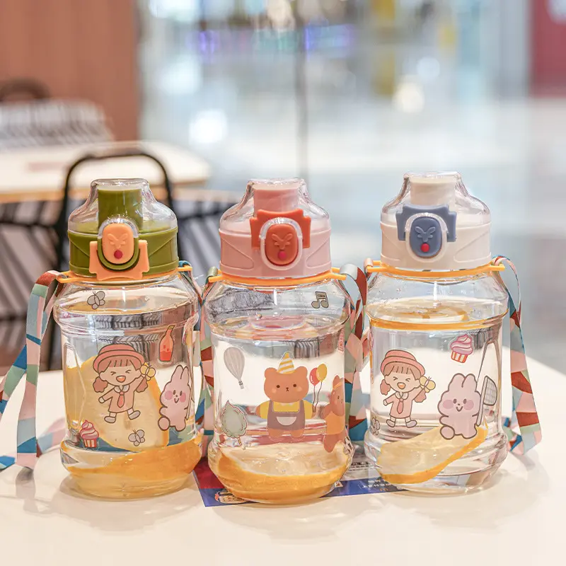 Hot Sale neue Plastik becher Kinder Trage gurt Straight Trinkbecher One Button Snap Cap Nette Cartoon Wasser flasche
