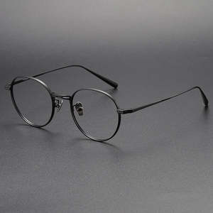 チタン製メガネ ローズゴールド仕上げ 処方箋対応 安全メガネ ソリッドパターン ダイヤモンドフェイスシェイプ ACレンズ素材 - Product Image 2