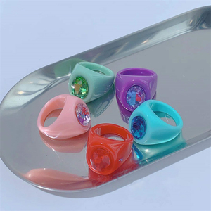 <span class=keywords><strong>2022</strong></span> nouvelles bagues en résine multicolores pour femmes, strass ovales géométriques, acrylique, grosse bague, bijoux mignons - Product Image 3