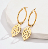 Boucles d'oreilles Monstera Leaf Jewelry sans ternissement Boucles d'oreilles Huggies avec breloques Leaf Boucles d'oreilles en plaqué or avec motif végétal