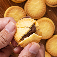 Biscuits au chocolat saveur noisette, biscuits au chocolat ronds, biscuits sandwich au chocolat, sachet de 208g