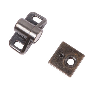 Loquet magnétique Jiasheng en alliage de zinc pour porte d'armoire, fixation triangulaire magnétique JC5033 - Product Image 3