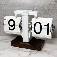 Horloge à bascule rétro avec veilleuse à base de bois, horloge de bureau à pages tournantes, horloge de bureau Reloj, calendrier automatique sur trépied