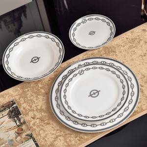 Service de table haut de gamme en porcelaine fine, 32 pièces – Motif chaîne bleue, style européen, passe au lave-vaisselle, idéal pour un cadeau de déménagement - Product Image 3