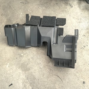 Panneau latéral gauche du réservoir d'eau Lexus 53294-60180 2016 LX570 en matériau PP, pièce de rechange - Product Image 1