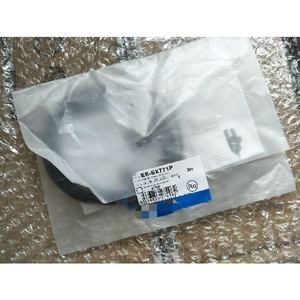 Interruptor Fotoeléctrico EE-SX771P 24VDC para Programación PLC y Control Industrial con Comunicación RS485 - Product Image 1