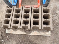 Moules à blocs de construction automatiques mobiles Qt4-40, état neuf, vibration, facile à utiliser, machine à fabriquer des briques de soutènement en béton