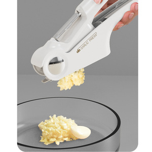 <span class=keywords><strong>Presse</strong></span>-ail <span class=keywords><strong>manuel</strong></span> multifonctionnel 4-en-1 Outil de cuisine en acier inoxydable pour <span class=keywords><strong>purée</strong></span> de légumes <span class=keywords><strong>Presse</strong></span> à comprimés en plastique de haute qualité - Product Image 2