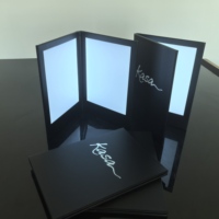Couverture de livre de menu éclairée par LED rechargeable 2 pages de tente de table de boîte de nuit en cuir pour les fêtes de restaurant et de bar à cocktails KTV