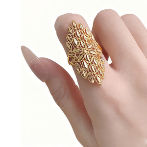 Anello Marquise Traforato Stile Corte per Donne, Elegante Gioiello da Dito alla Moda - Product Image 2