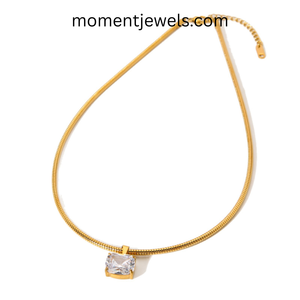Collier en acier inoxydable plaqué or 18 carats avec pendentif carré en zircon, bijoux minimalistes élégants, cadeau pour femmes - Product Image 3