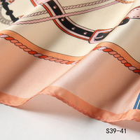 Écharpe de tête en soie avec impression numérique personnalisée Bandana Écharpes carrées d'impression pour femmes de créateur