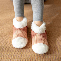 Nouvelle Arrivée Chaussettes d'intérieur en tricot à rayures colorées pour femmes, doublées en sherpa moelleux, semelle antidérapante, chaudes pour l'hiver et l'automne