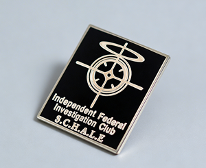 Insignia Personalizada de Aleación de Zinc Plateada con Esmalte Suave y Opciones de Color CMYK para Prendas y Logotipos - Product Image 2