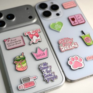 Adesivo per Telefono in Smalto Personalizzato alla Moda 2026 |   Design con citazione di <span class=keywords><strong>Queen</strong></span>/Dream |   Spilla Decorativa Personalizzabile a Tema Arabo, Pronta per la Produzione - Product Image 2