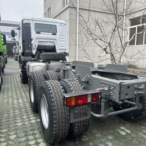 Camion châssis SINOTRUK HOWO TX 6*4 avec cabine confortable, moteur Weichai 371HP, conduite à gauche, à <span class=keywords><strong>vendre</strong></span> - Product Image 5