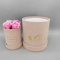 Boîtes à fleurs et à roses de luxe de forme ronde en matériaux recyclés avec couvercles, laminage mat et gaufrage