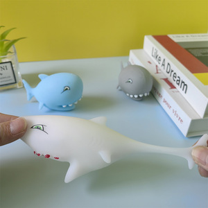 Jouet anti-stress populaire en gros, requin bouffant de 6,5 cm en TPR, cadeau souple pour enfants et adultes pour soulager le stress - Product Image 2