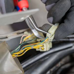 Alicates Mecánicos Knipex 3 en 1 de Acero Cromo Vanadio Imperial con Mordazas Lisas de Grado Industrial, Punta Semiesférica y Cortadores Laterales - Product Image 1