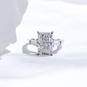 Anillo de Compromiso Messi Jewelry MSR-2123 con Diamante Cultivado en Laboratorio de Corte Radiante de 18k - Product Image 3