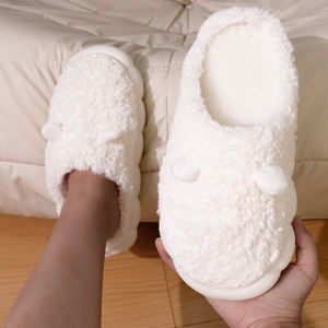 Pantoufles de créateur en EVA de haute qualité pour femmes, doublure en peluche, pantoufles fourrées pour femmes avec assurance qualité - Product Image 3
