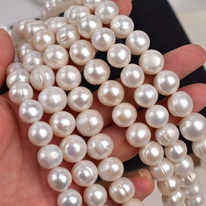 Grandi <span class=keywords><strong>Perle</strong></span> Bianche <span class=keywords><strong>di</strong></span> circa 12mm con Filo, Leggermente Imperfette, <span class=keywords><strong>Perle</strong></span> d'Acqua Dolce Sciolte per Collane Fai da Te, Semilavorato - Product Image 1
