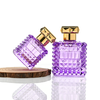 Flacon de parfum carré haut de gamme 50ml 100ml en verre avec plaque métallique, flacon de parfum vide avec couvercle en Zamac et boîte