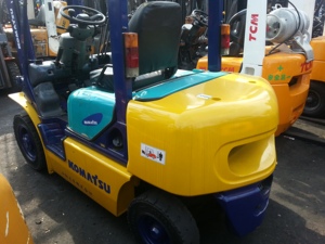 Montacargas Diésel Komatsu FD30T-17 Usado de 3 Toneladas, Máquina Elevadora Japonesa de Segunda Mano con Componentes de Rodamientos de Motor, Montacargas en Venta - Product Image 1
