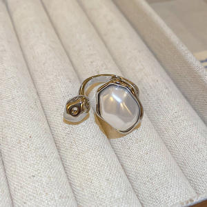 Bagues de haute qualité pour femmes, plaquées or, résistantes à la décoloration, ouvertes et ajustables, avec perles - Product Image 6