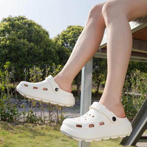 Deran 2025 0EM hauteur augmentant extérieur à la mode trou chaussures <span class=keywords><strong>sabot</strong></span> chaussures récupération mousse pantoufles en gros Sabots sabots pour hommes - Product Image 4