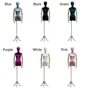 Luxe Suède Vrouwelijke Half Lichaam Mannequin Met Houten Armen En Gouden Statief Basis, Aangepaste Kleur Voor Jurk & Cheongsam Display - Product Image 3