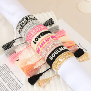 Bracciale dell'Amicizia Personalizzato con Nome, Ricamo 3D, Braccialetto Intrecciato alla Moda con Nappe, Regalo Unico e di Carattere per Donne - Product Image 2