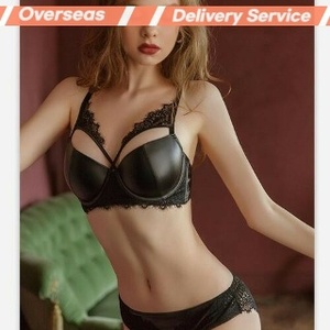 Comodo reggiseno e mutandine in pelle lucida da donna Top Push-up convertibile con Logo in pizzo personalizzabile su tazza MOQ 3 pz - Product Image 1