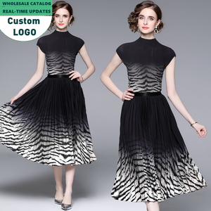 Vêtements de créateur inspirants Contactez-<span class=keywords><strong>moi</strong></span> Ensembles d'été deux pièces jupe et haut pour femme Marque haut de gamme 2025 - Product Image 1