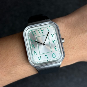 นาฬิกาควอตซ์แฟชั่นทันสมัยเรียบง่ายสร้างสรรค์สำหรับผู้หญิง สีเขียว หน้าปัดสี่เหลี่ยม ตัวเลขแบบอารบิก ขายส่ง - Product Image 2