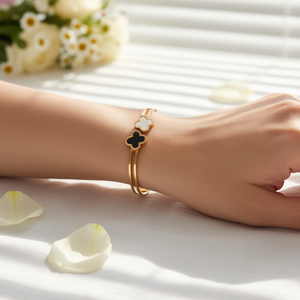 Deux petits bracelets en acier inoxydable à fleurs, plaqués or, design trèfle à quatre feuilles, bijoux unisexes - Product Image 2