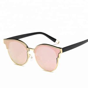 แว่นกันแดดแฟชั่นดีไซน์อิตาลีคุณภาพสูงปี 2022 สำหรับผู้หญิง รับทำโลโก้ แว่นกันแดดโพลาไรซ์ - Product Image 4