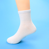 1 paire de chaussettes classiques respirantes en coton/polyester, noires, blanches et grises, unies pour enfants