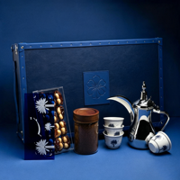 Boîte à desserts de luxe Ramadan, boîte d'emballage haut de gamme en cuir bleu marine pour tasses à café et dattes, boîte cadeau pour thé avec broderie palmier et fermoirs métalliques