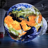 Globe terrestre et lunaire géant gonflable lumineux à LED personnalisé de 4 m pour événements sur le thème de l'espace et musées