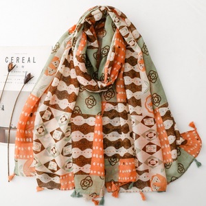 Sciarpe e Scialli Eleganti in Misto Cotone con Stampa Foglie di Banana 2026 per Donna, Bufandas <span class=keywords><strong>Blu</strong></span> con Stampa Floreale in Voile di Cotone con Nappe - Product Image 5
