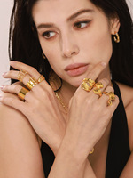 Edelstahl-Offener Ring mit Skulpturierter Kurve und Breitem Band PVD 18K Gold Poliert Modern Minimalistisch für Tägliches Tragen