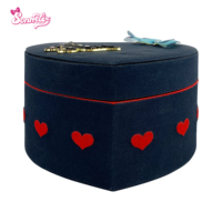 Boîte à bijoux personnalisée Yiyu en forme de cœur avec musique, cristal, papillon, broderie cœur bleu marine et rouge, figurine rotative pour bijoux