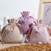 Sac cadeau personnalisé imprimé avec cordon de serrage Logo de sérigraphie en velours doux pour parfum Flexographie des pierres précieuses des lunettes