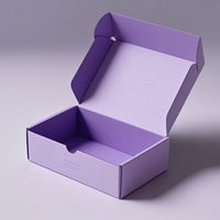 Boîtes d'expédition en carton ondulé recyclables avec logo coloré personnalisé en relief et pelliculage mat, tailles sur mesure pour emballage professionnel