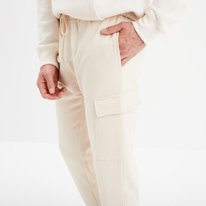 Pantalones Deportivos Casuales Modernos y Flexibles con Cintura Elástica, Tejido Transpirable y Ecológico, Bolsillos Organizados para Comodidad Diaria - Product Image 4