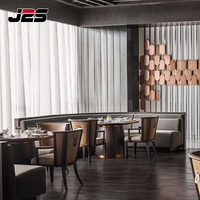 Ensemble de table et de chaises carrées en bois pour restaurant moderne, café, boutique de café de luxe sur mesure J2S